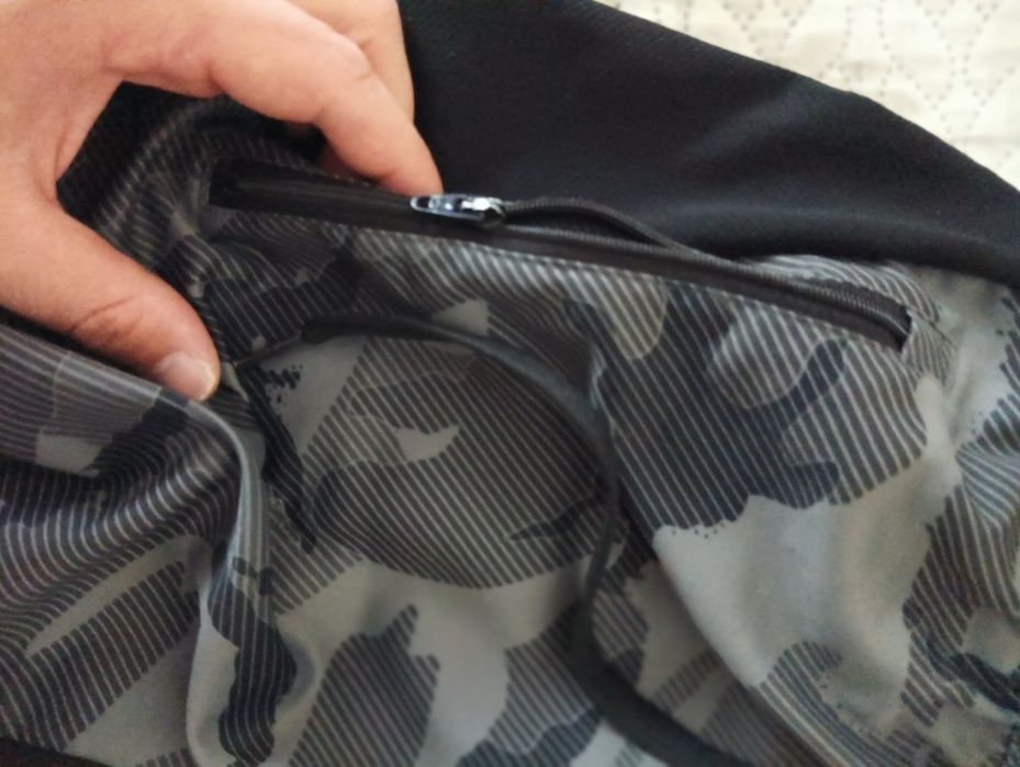 Adidas къси гащи оригинални има джобове с ципове