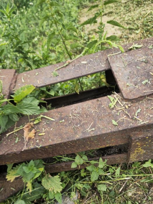 Металлическая стойка