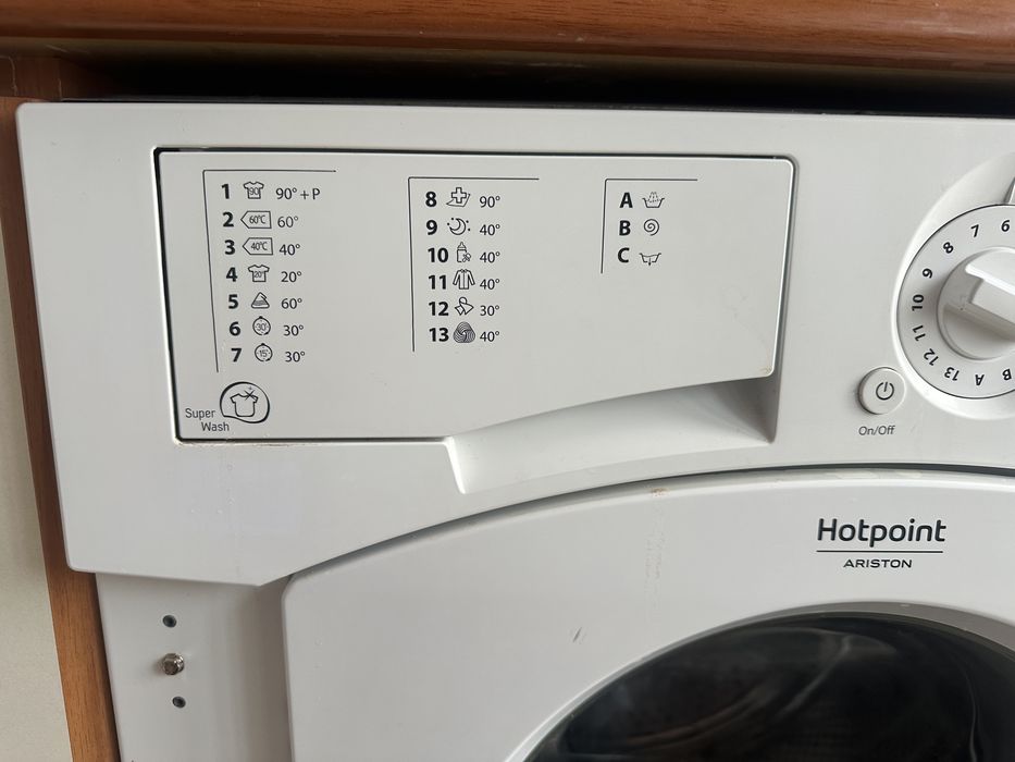 Пералня за вграждане hotpoint ariston AWM1081
