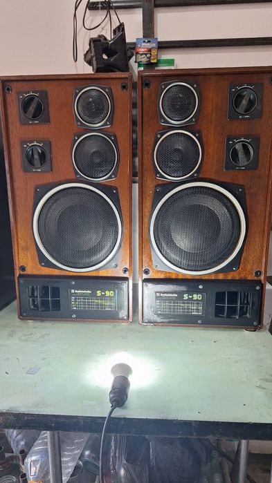 Продается Колонки S 90