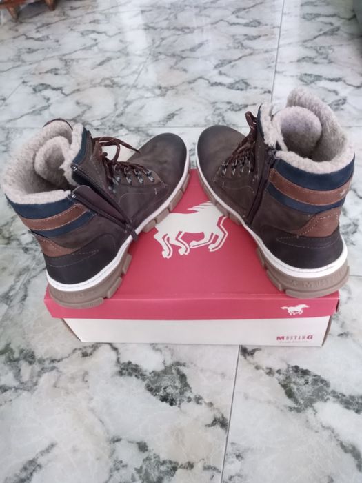 Мъжки обувки  Mustang 45номер!Много  удобни и топли!