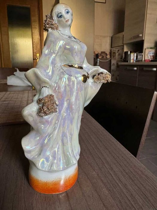 Vechi - Bibelou confectionat din portelan - foarte vechi