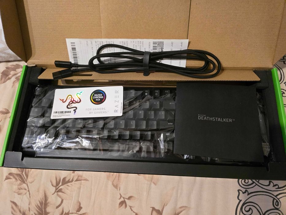 Продавам нископрофилна механична клавиатура Razer DeathStalker V2