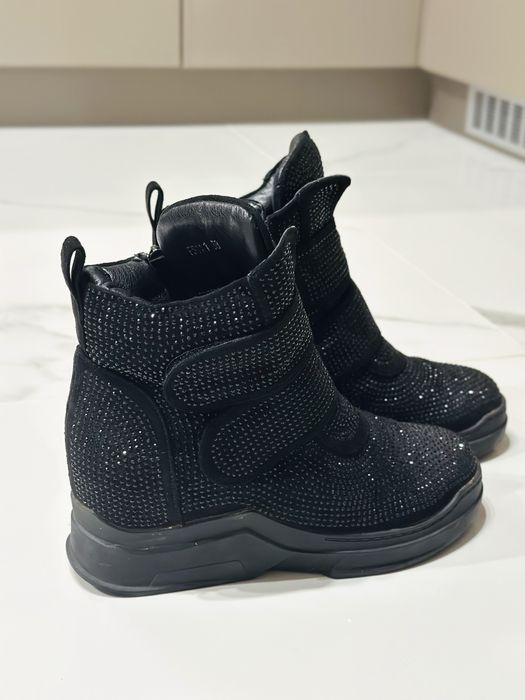 Moonstone боти / маратонки на ниска платформа с камъни Zara