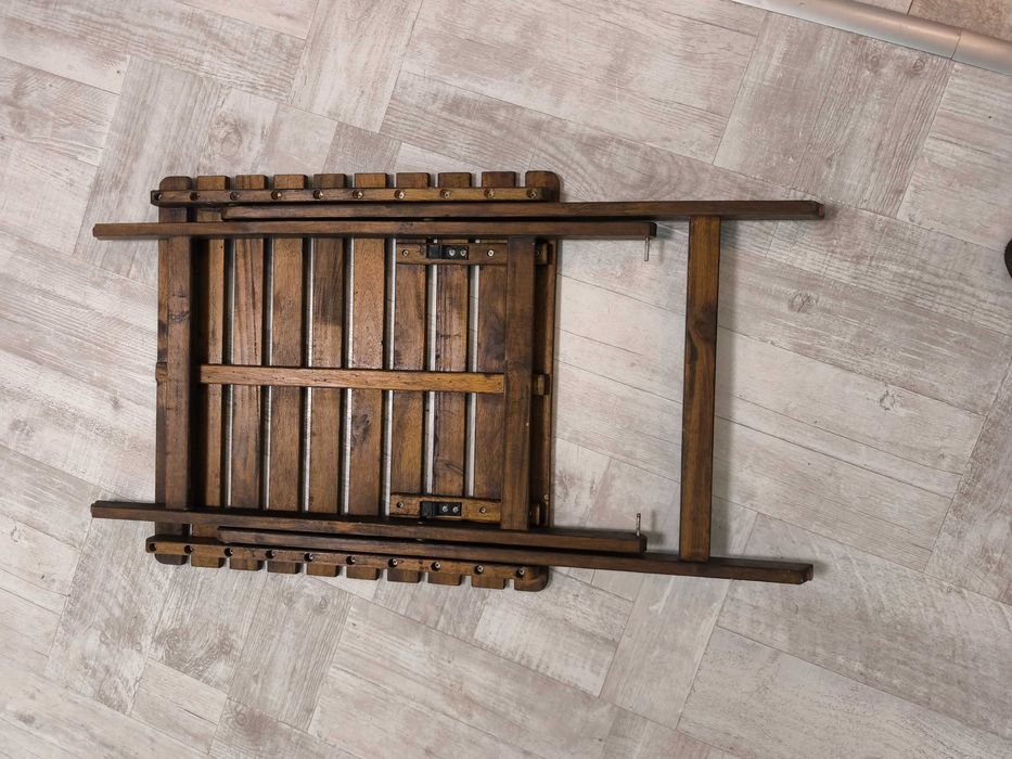 Комплект градински мебели от дърво, маса и три столаа