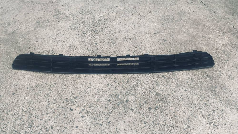 Решётка переднего бампера