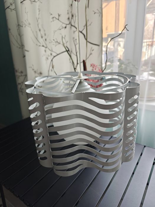 Продам люстру металлическую