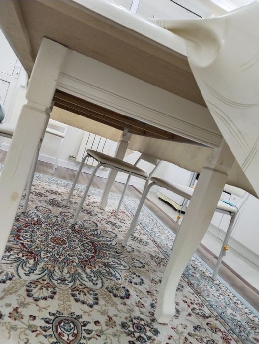 Кухонный стол со стульями