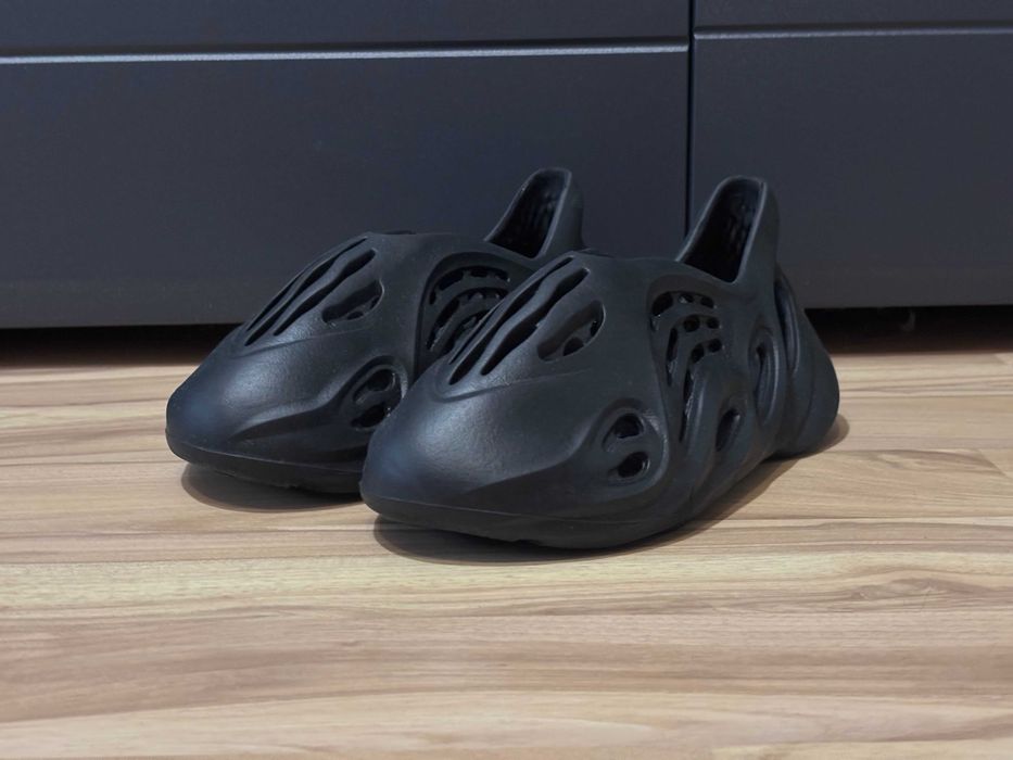 Оригинални Adidas Yeezy Foam RNNR US6