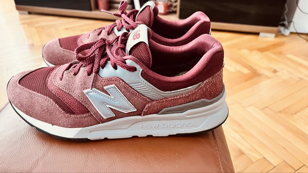 Vând New Balance 997H