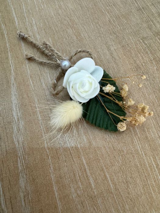 Нежни сватбени бутониери