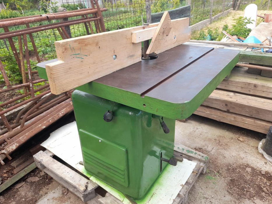 Masina de frezat lemn