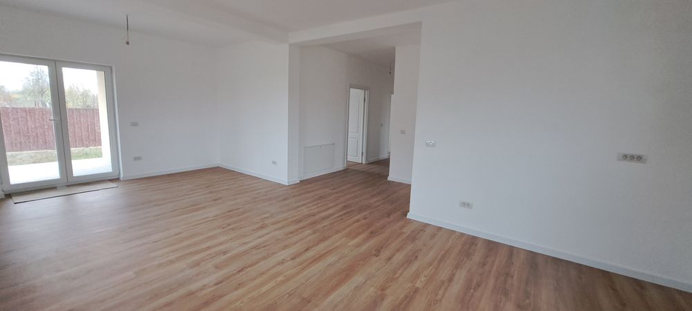 Vand casa individuala