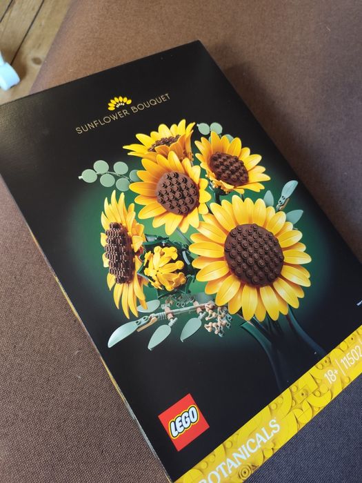 НОВО неотваряно LEGO Botanical Sunflower Bouquet 18+