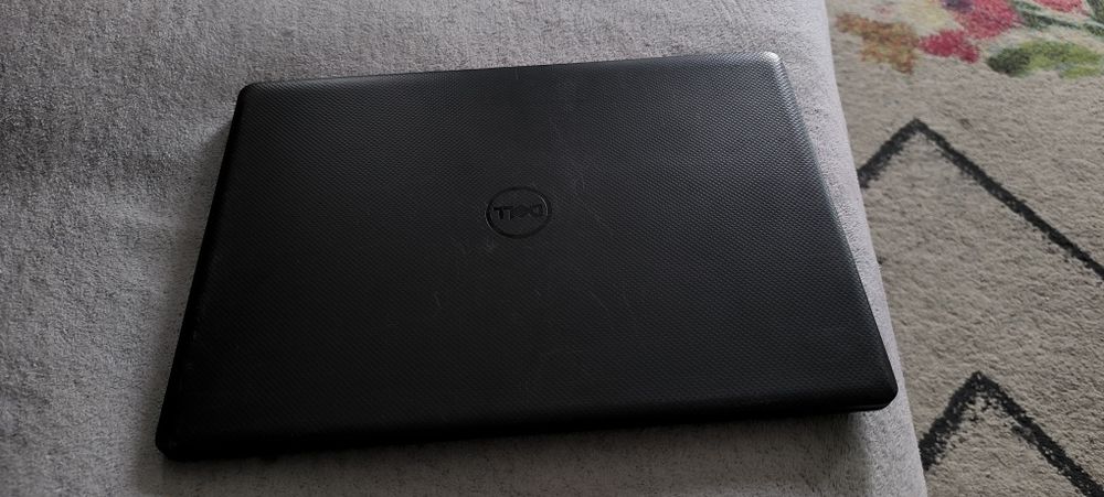 Vând Laptop Dell  Vostro 3490 defect