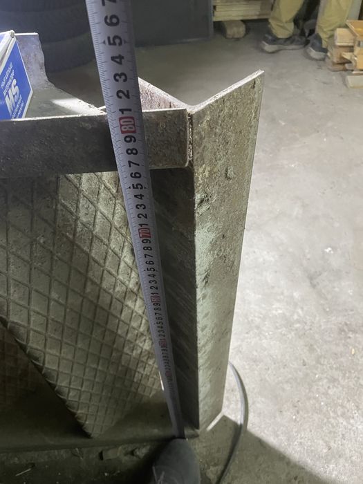 Продам лестницу металлическую