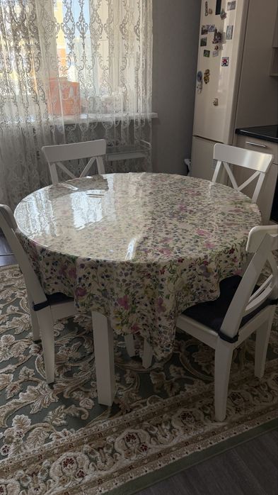 Продается раздвижной стол IKEA с 6 стульями