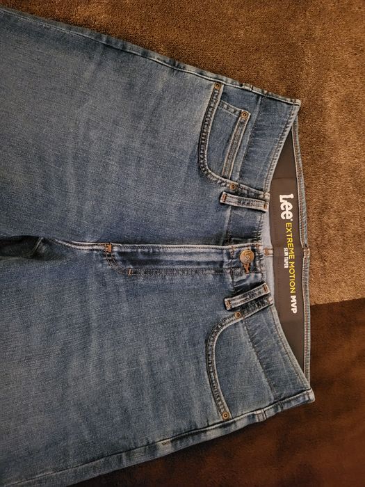 Продам оригинальные джинсы Lee