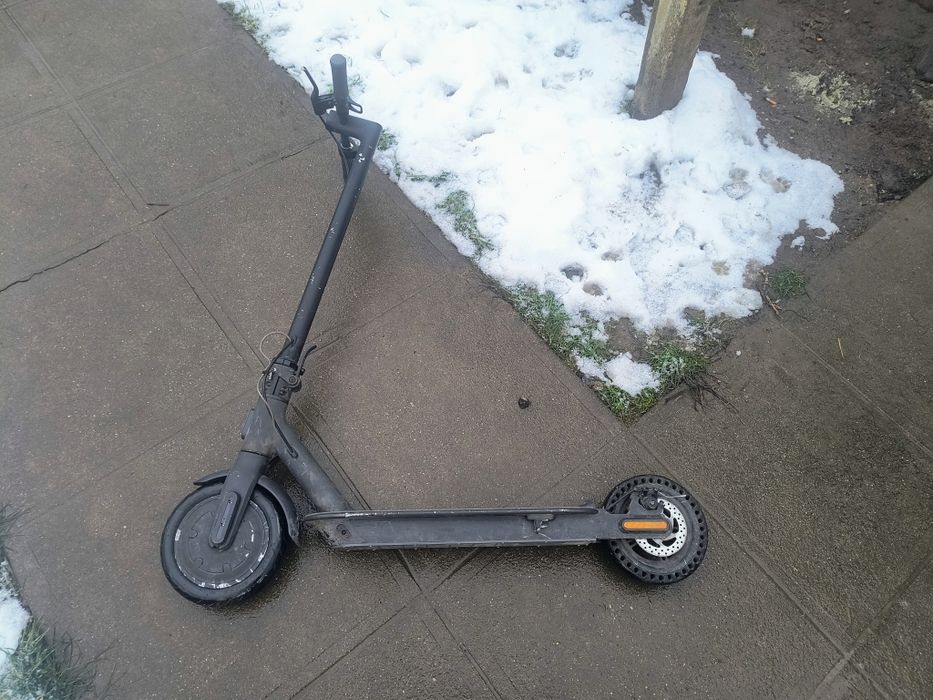 Vând trotinetă Xiaomi în stare perfectă de funcționare