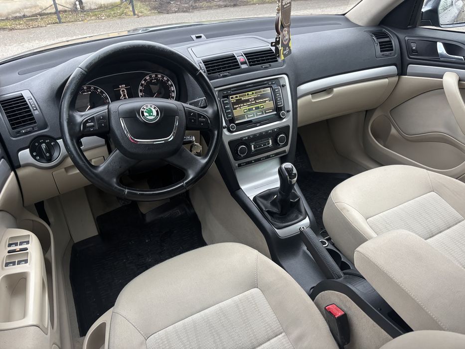 Skoda octavia 1.6 TDI 2012 euro5 xenon navigatie