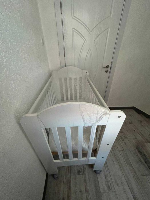 Дървена кошара в цвят бяло