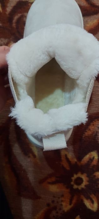 Продаётся жен обувь