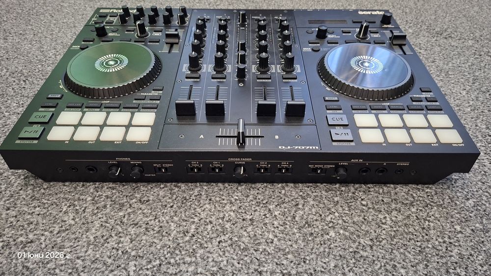 DJ контролер (конзола) Roland DJ 707m