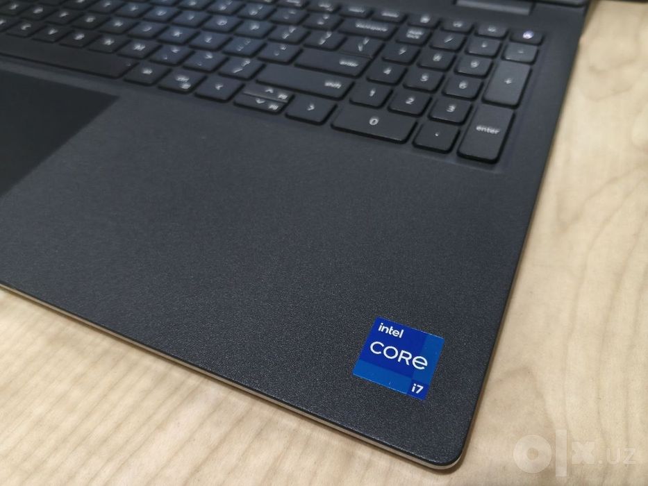 DELL Latitude 3520 15,6" IPS FHD/ CORE i7-1165G7/ 8GB DDR4/ 256GB NVMe