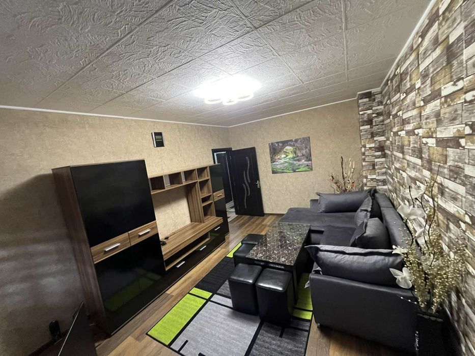 Дава се под наем Тристаен апартамент в Самоков - 100 кв.м за 459 € - Снимка #2