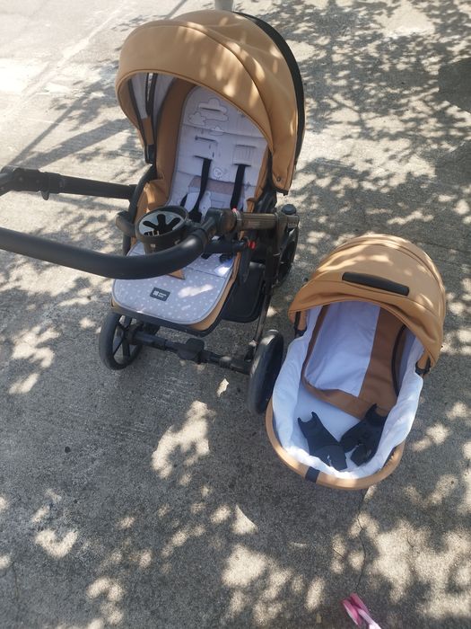 Бебешка кожена количка