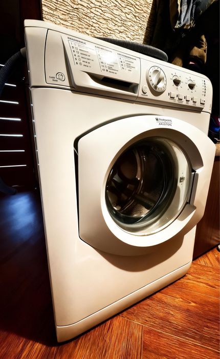 Продам стиральную машину Hotpoint Ariston, 5 кг
