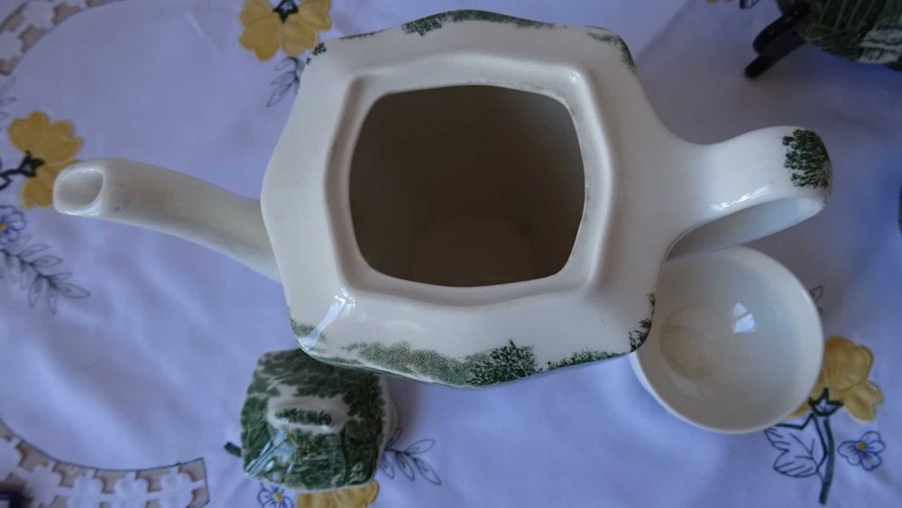 Чинии , чаши, чайник  Johnson Brothers.1930 - 1960-те години.