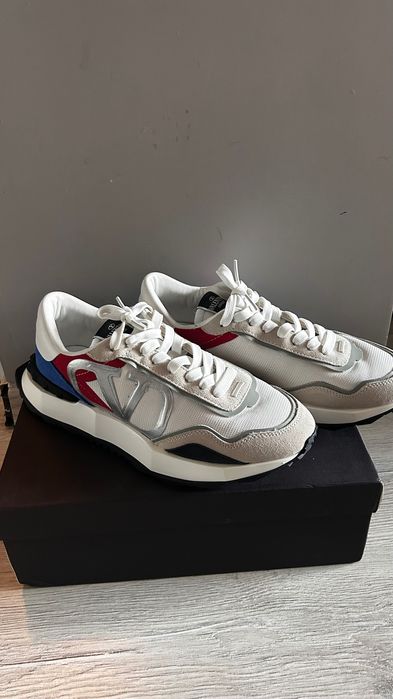 Valentino Garavani Netrunner бели 44(28,5см)