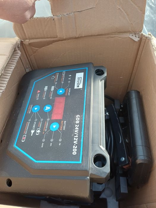 Зарядно устройство за акумулатори Gude GDB 24V/12V-200