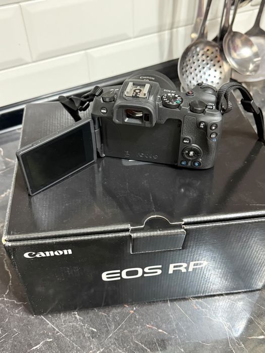 Продам Фотокамера Canon EOS RP Body
