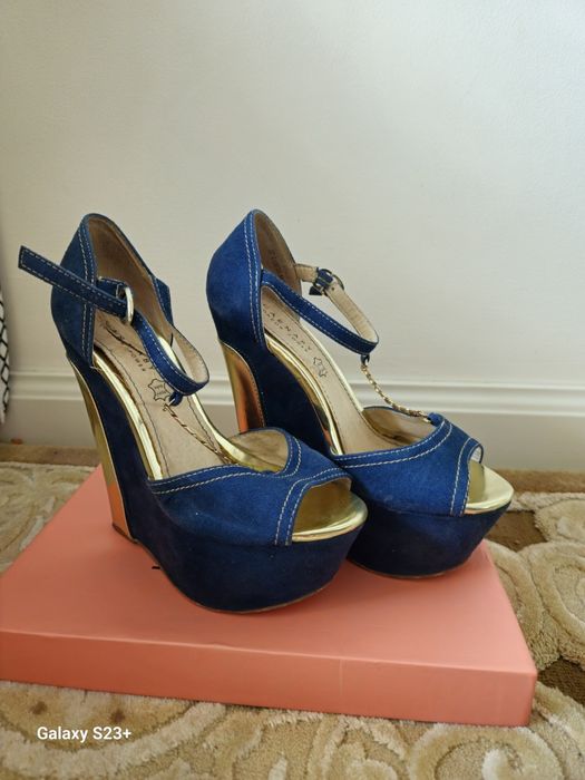 Продам босаножки