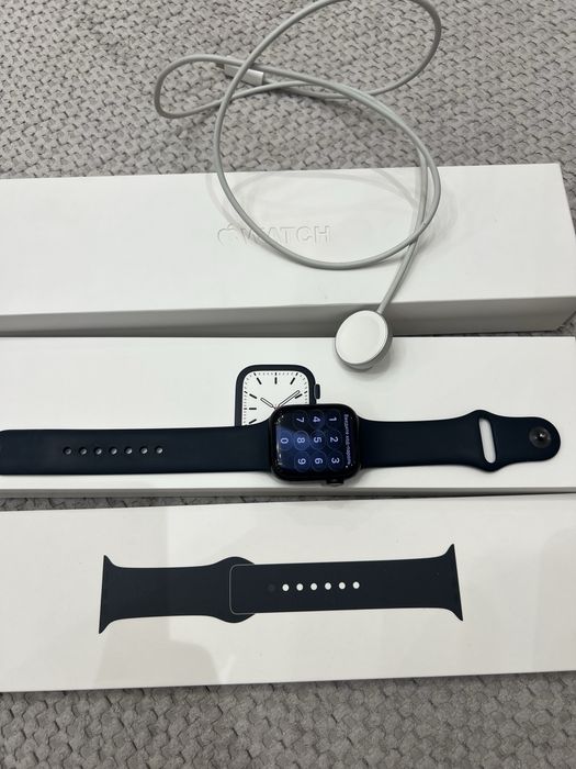 Продам Apple Watch 7