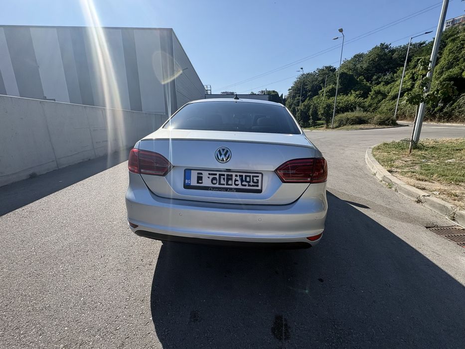 Автомобил VW jetta