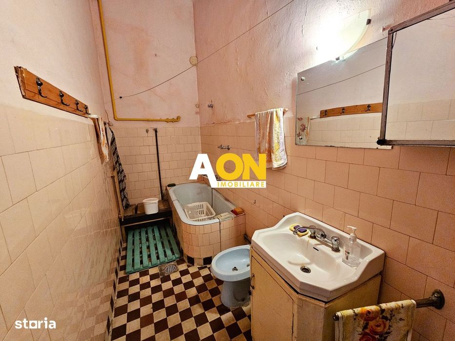 Casa 5 camere, 2 bai, 490 mp teren, Centru, pretabila pentru birouri