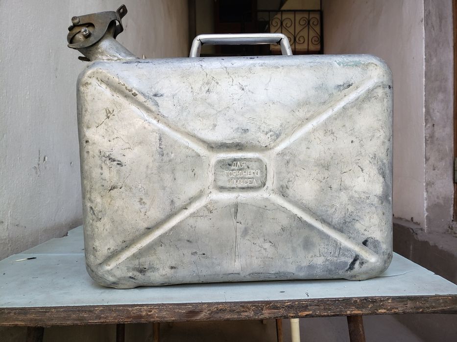 Конистр.20.л.сотилади.