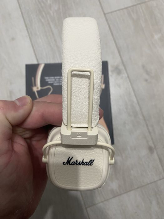 Продам наушники Marshall