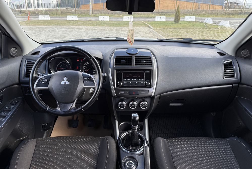 * Vând Mitsubishi ASX * 1.8 DI-D * 4x4 , 2x4  * Carte service* EURO 5*