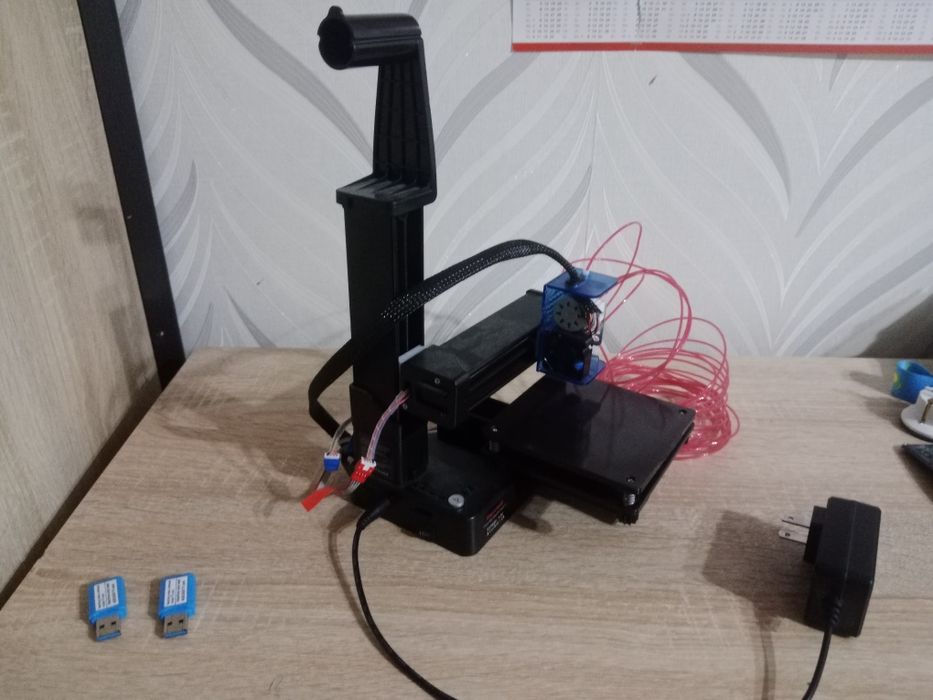 Продам 3д принтер (пластик в подарок)