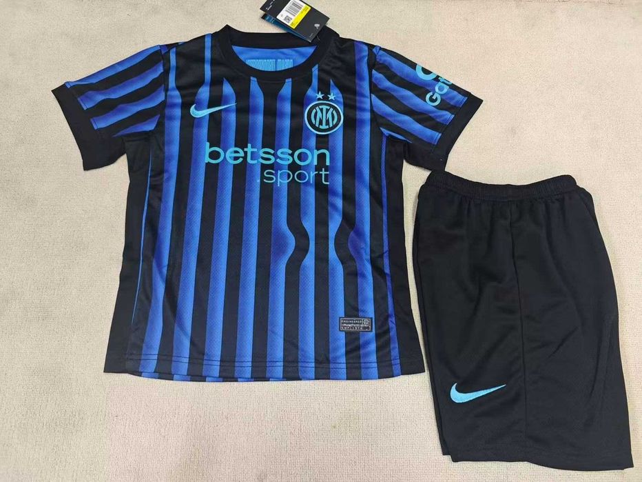 Детски футболни екипи Nike Adidas 2025/2026