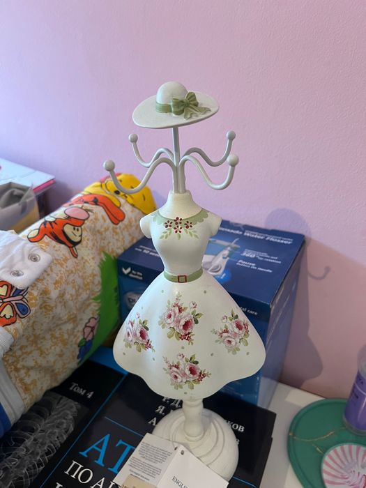 Стойка за бижута English home