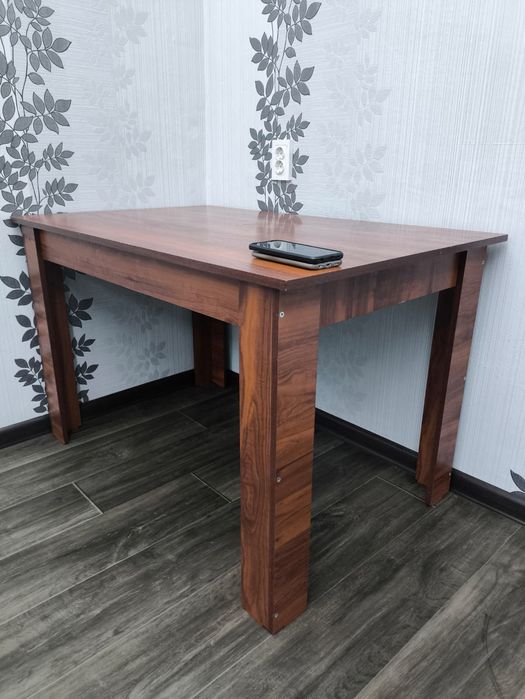 Стол для кухни или гостиной