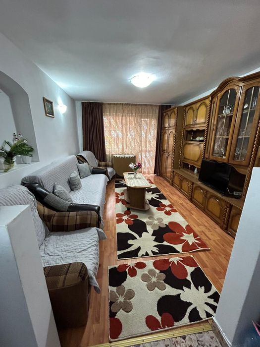 Închiriez apartament cu 2 camere str. CLOȘCA - CETATE