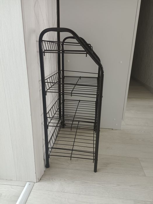 Продам металлическую обувницу