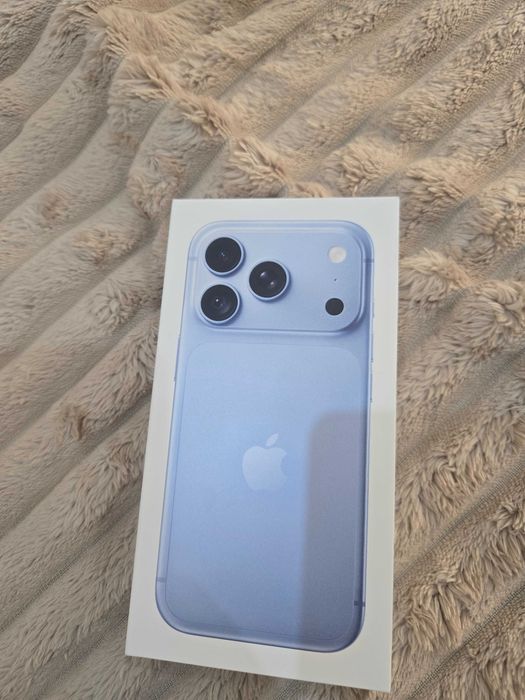 Iphone 18 pro BLUE
