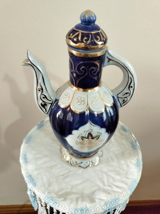 Продам чайник из фарфора производства СССР